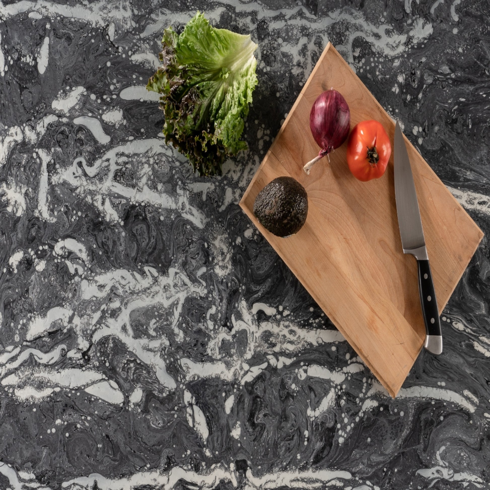 Sophisticated Simplicity: Pearl Alloy - Classic Style with Black and White Fusion Pigments