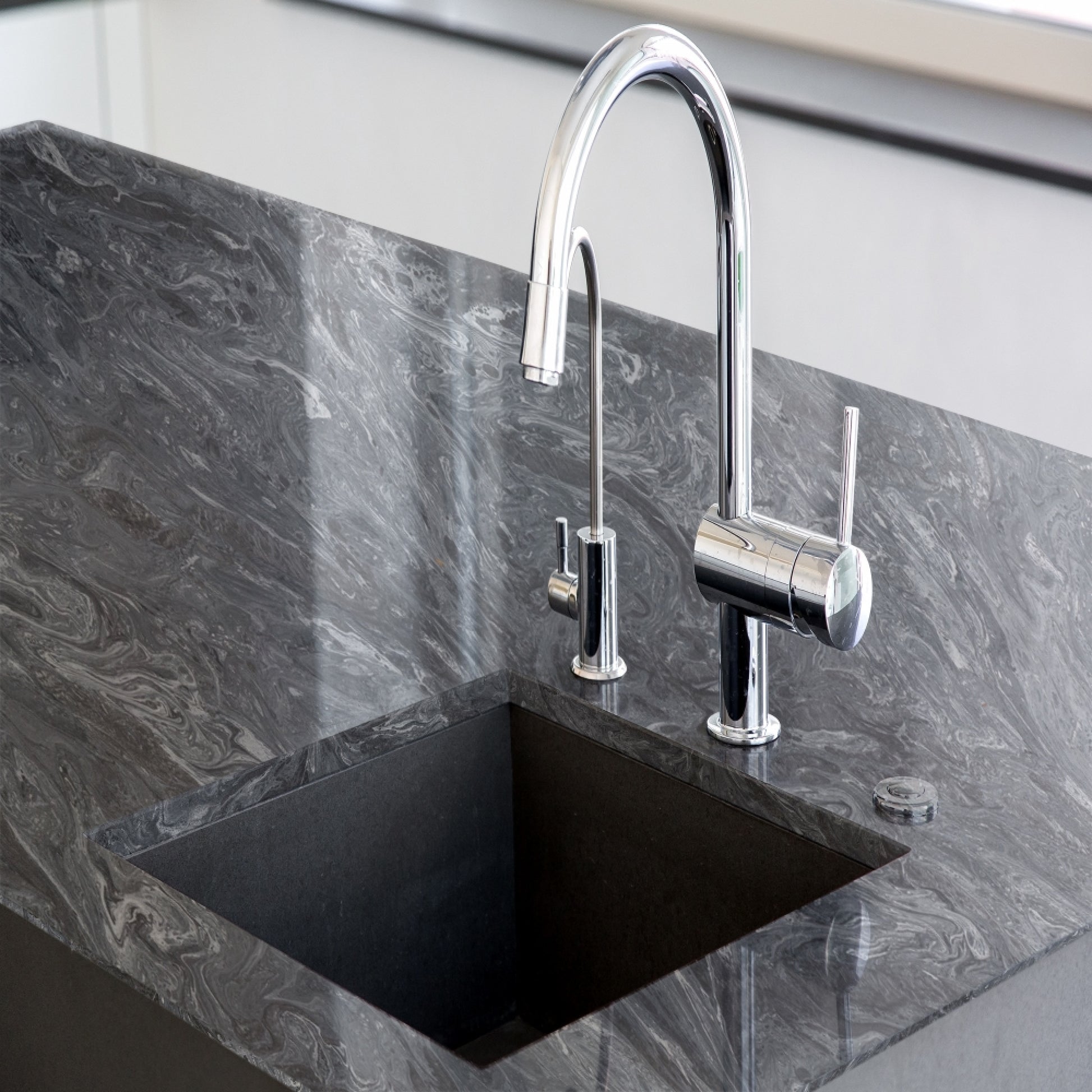 Express Your Taste: Titanium Alloy - A Fusion of Modernity and Classic Appeal