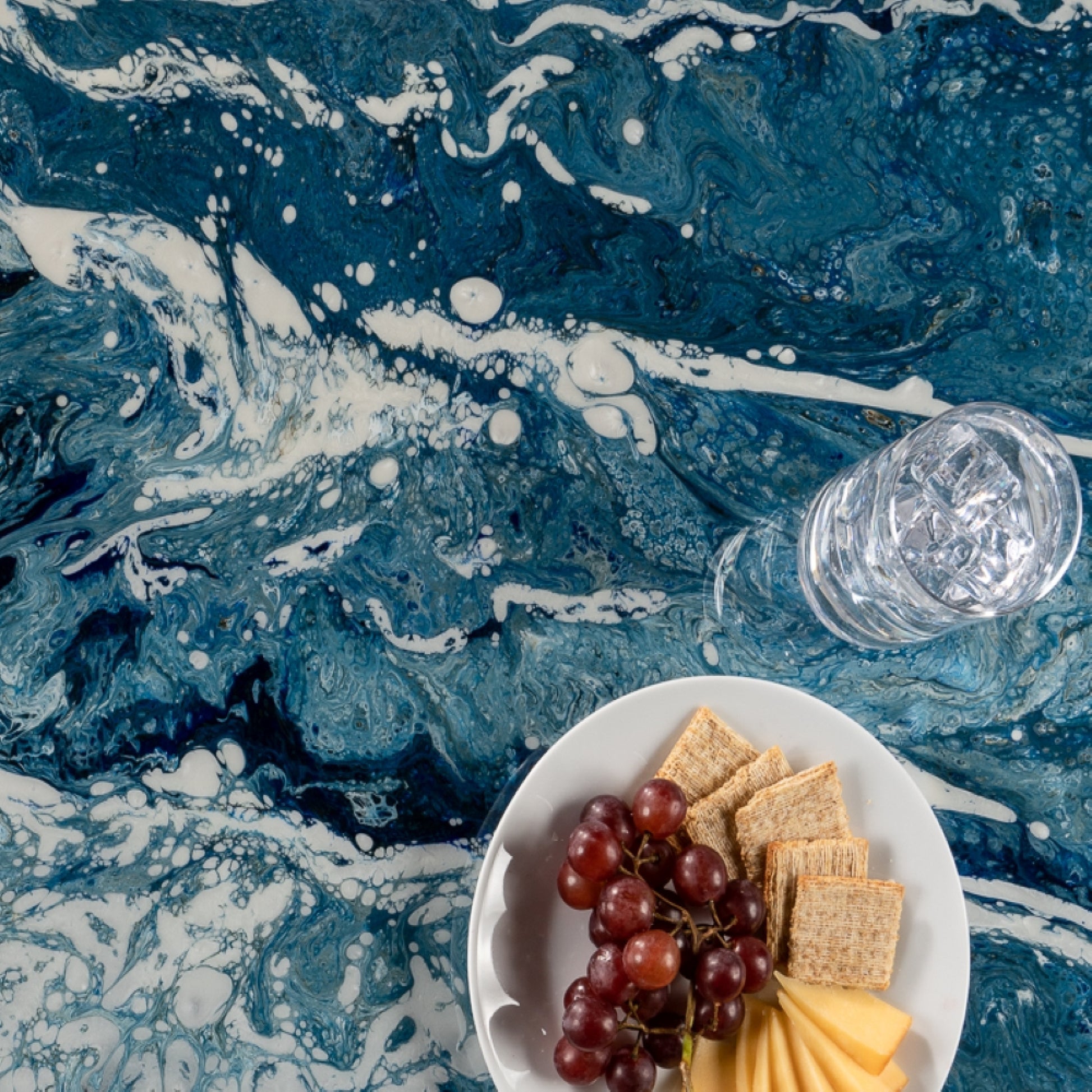 Coastal Elegance: SANTA MONICA Resin Countertop - Shades of Blue and White
