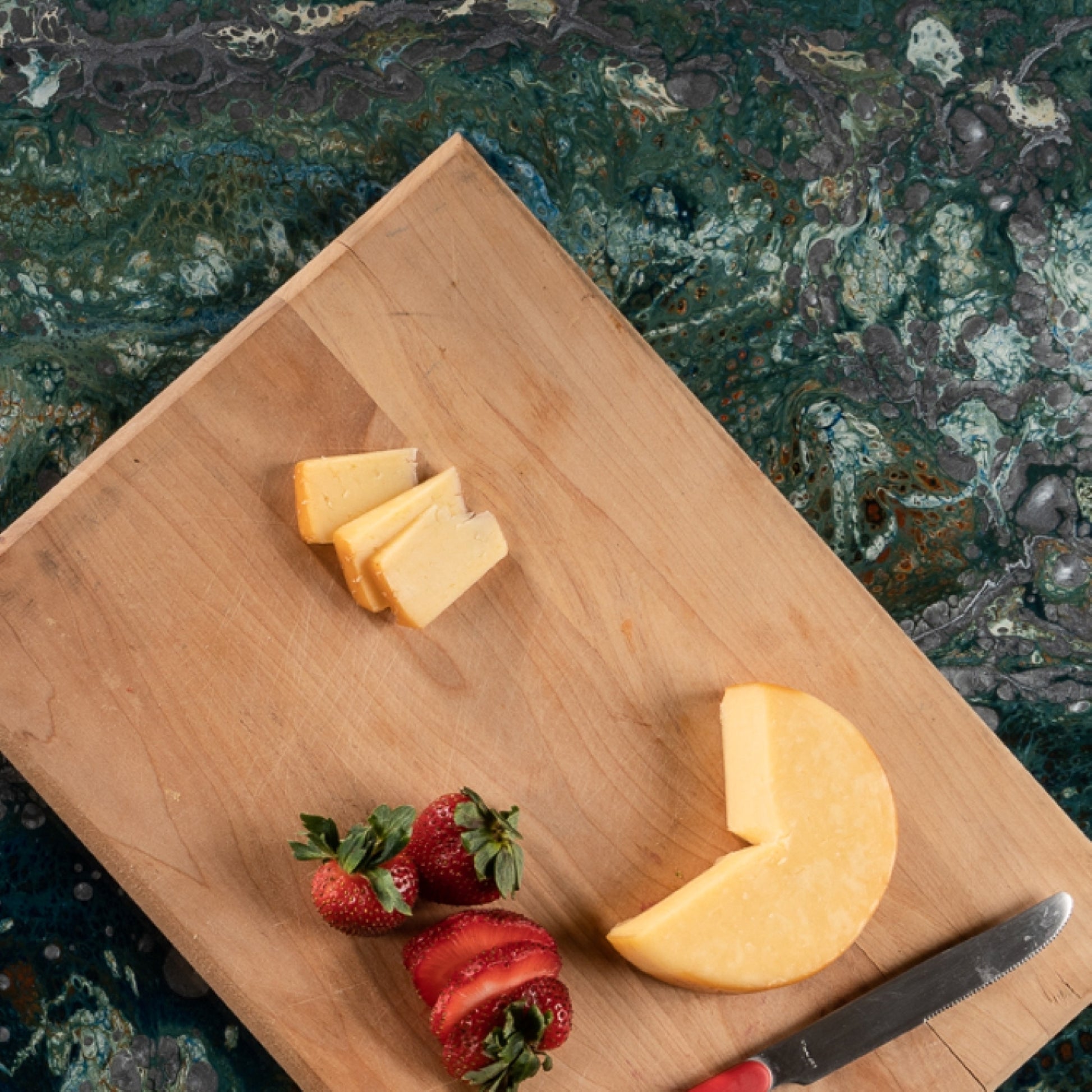 Create Your Oasis: SENSE VERDE - Fusion of Nature's Hues in Resin Form